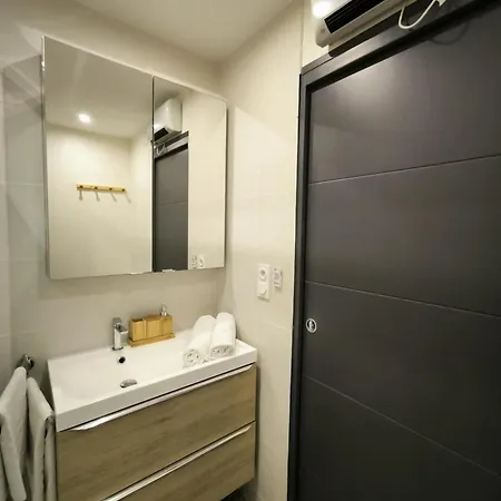 A 2 Minutes De La La Grande Motte