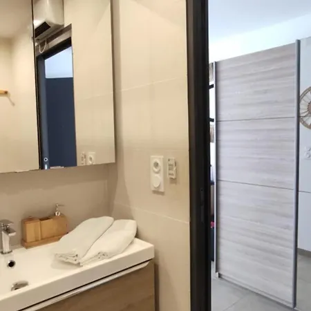 A 2 Minutes De La La Grande Motte